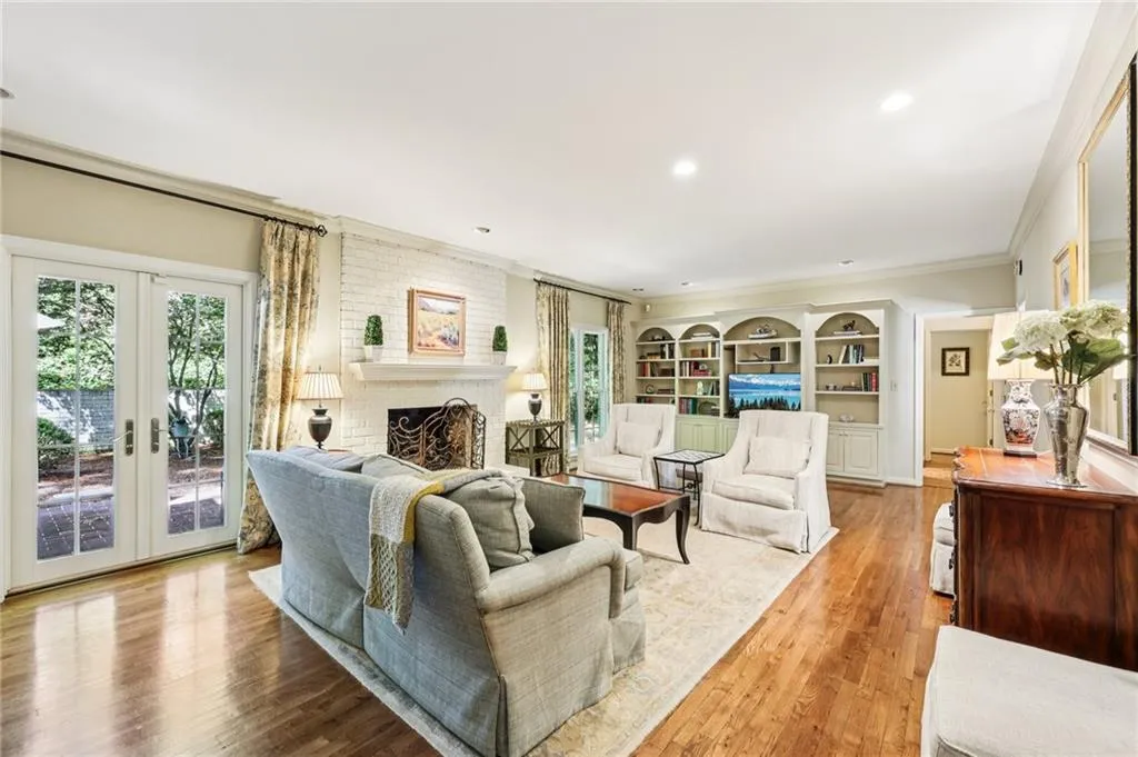 1382 W Wesley Road Nw, Atlanta, Georgia 30327, 4 Bedrooms Bedrooms, ,4 BathroomsBathrooms,Residential,For Sale,1382 W Wesley Road Nw,7611578