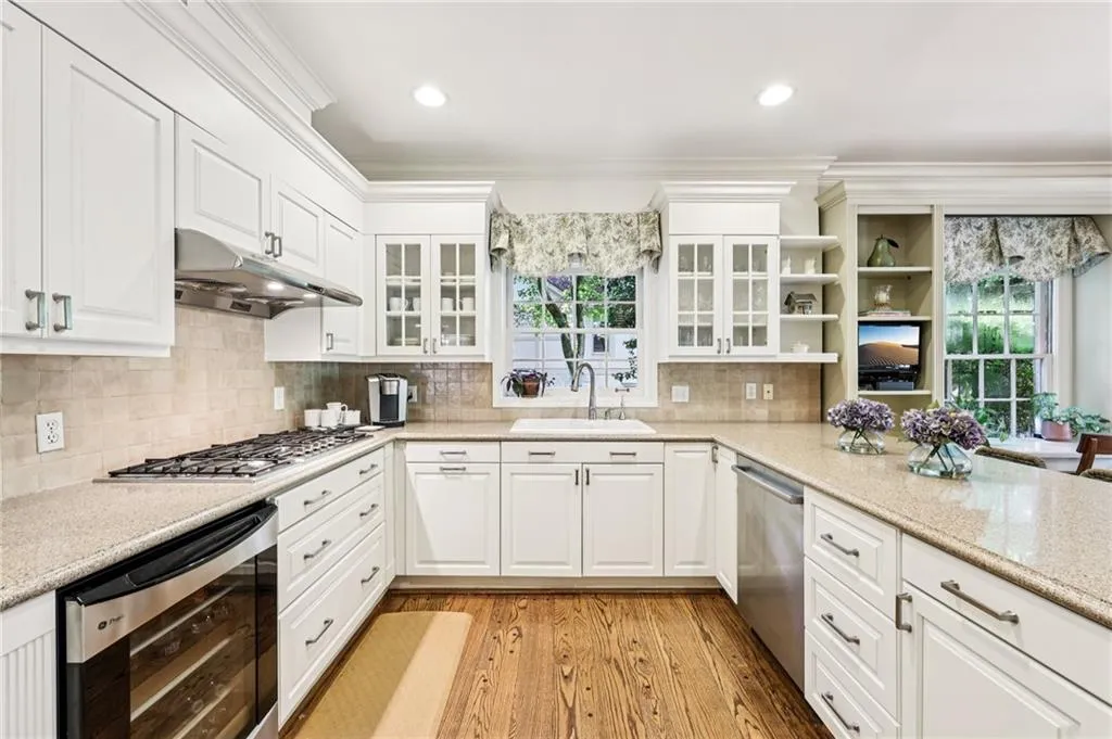 1382 W Wesley Road Nw, Atlanta, Georgia 30327, 4 Bedrooms Bedrooms, ,4 BathroomsBathrooms,Residential,For Sale,1382 W Wesley Road Nw,7611578