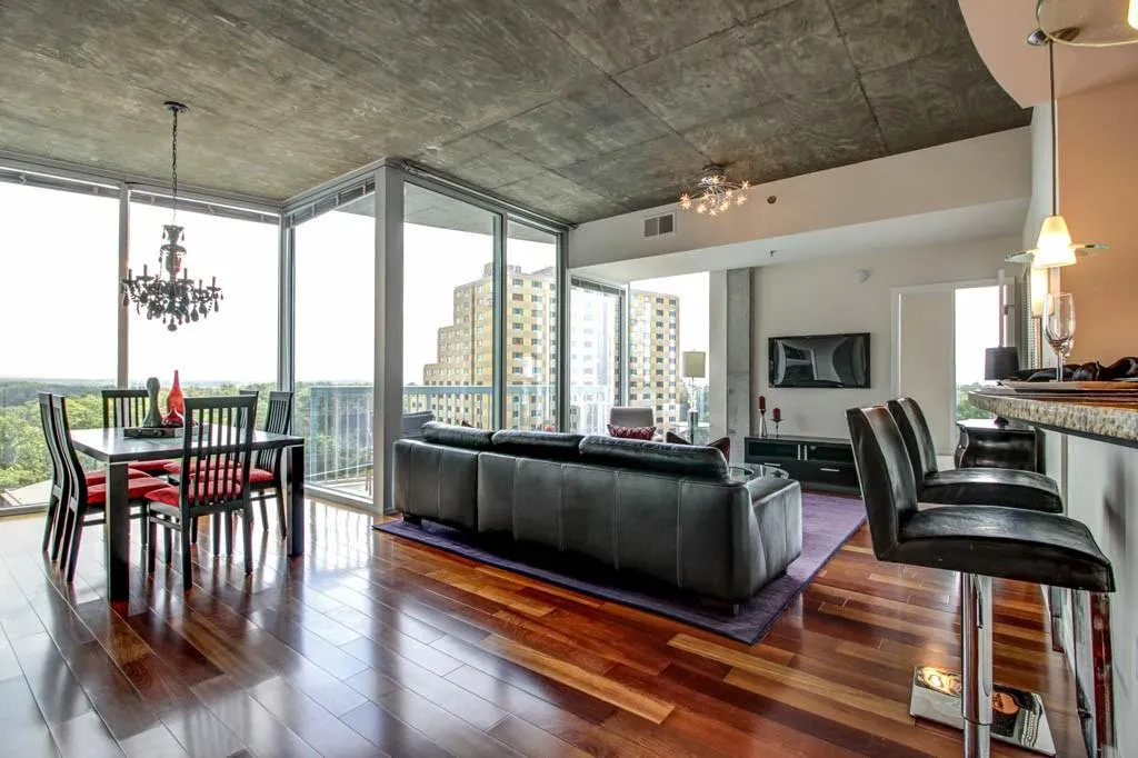 3324 Peachtree Road Ne Unit 902, Atlanta, Georgia 30326, 2 Bedrooms Bedrooms, ,2 BathroomsBathrooms,Residential,Sold,3324 Peachtree Road Ne Unit 902,5588496