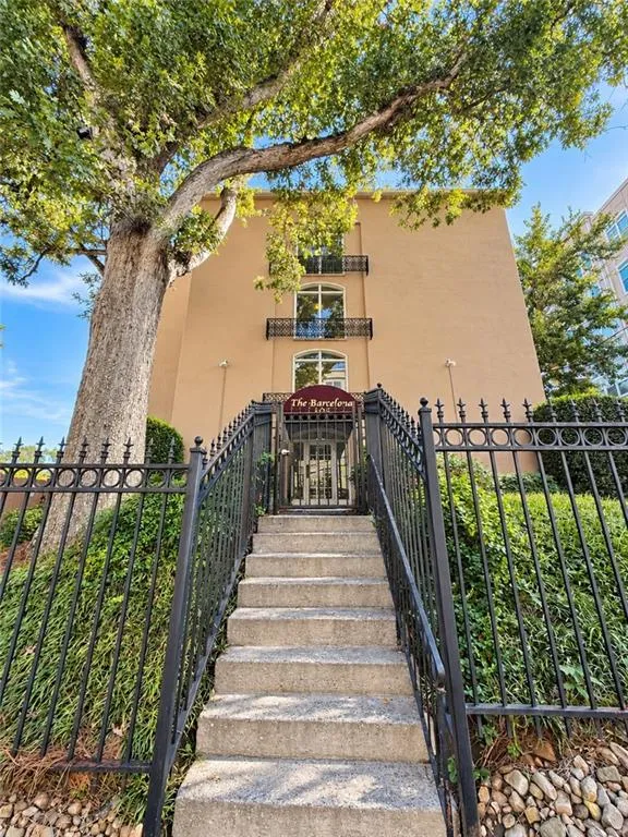 395 Pharr Road Ne Unit 103, Atlanta, Georgia 30305, 1 Bedroom Bedrooms, 0 ,1 BathroomBathrooms,Residential,For Sale,395 Pharr Road Ne Unit 103,7846491
