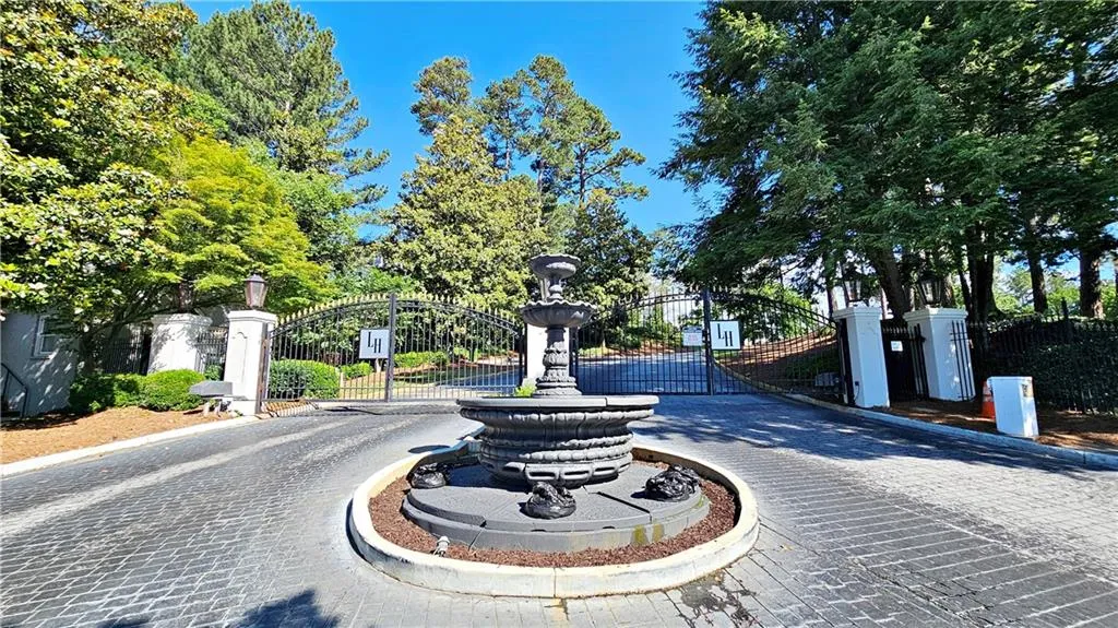 3304 Pine Heights Drive Ne, Atlanta, Georgia 30324, 2 Bedrooms Bedrooms, ,2 BathroomsBathrooms,Residential,For Sale,3304 Pine Heights Drive Ne,7577222