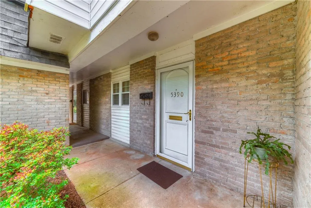 5390 Chemin De Vie, Sandy Springs, Georgia 30342, 2 Bedrooms Bedrooms, ,2 BathroomsBathrooms,Residential,Sold,5390 Chemin De Vie,6001157