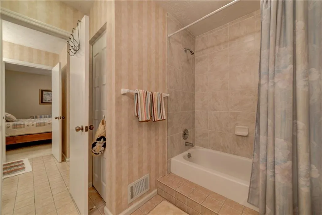 5390 Chemin De Vie, Sandy Springs, Georgia 30342, 2 Bedrooms Bedrooms, ,2 BathroomsBathrooms,Residential,Sold,5390 Chemin De Vie,6001157