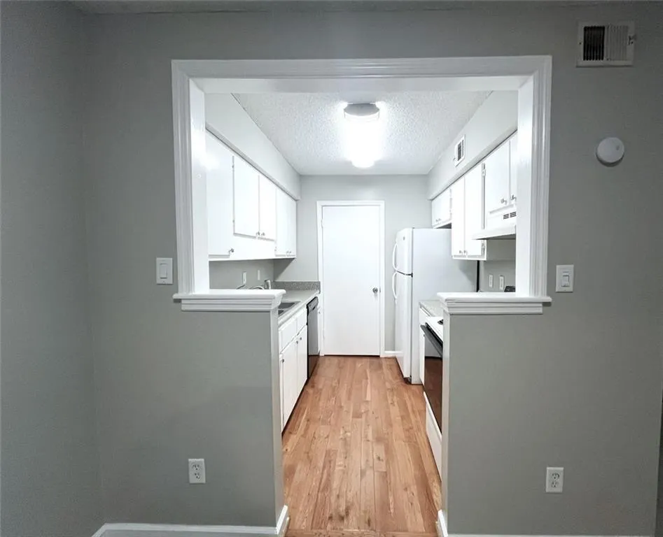 3020 Wingate Way, Sandy Springs, Georgia 30350, 2 Bedrooms Bedrooms, ,2 BathroomsBathrooms,Residential,For Sale,3020 Wingate Way,7532093