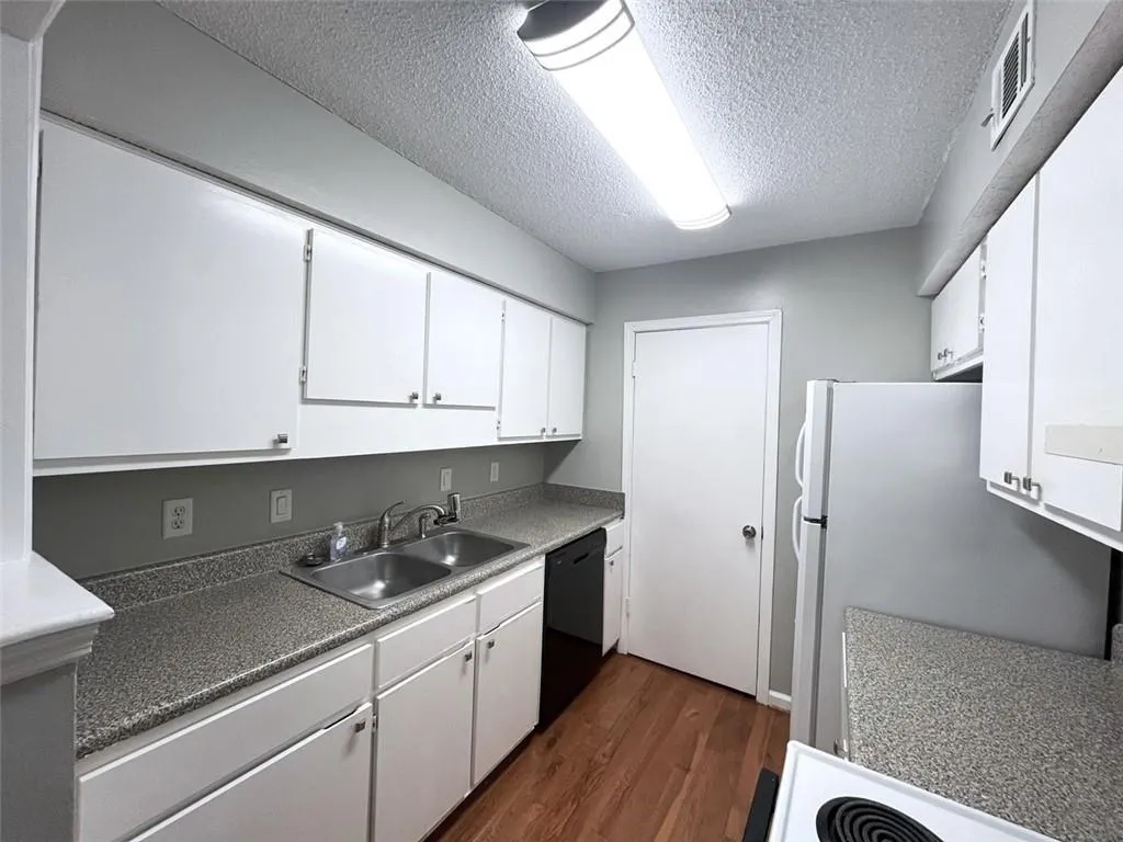 3020 Wingate Way, Sandy Springs, Georgia 30350, 2 Bedrooms Bedrooms, ,2 BathroomsBathrooms,Residential,For Sale,3020 Wingate Way,7532093