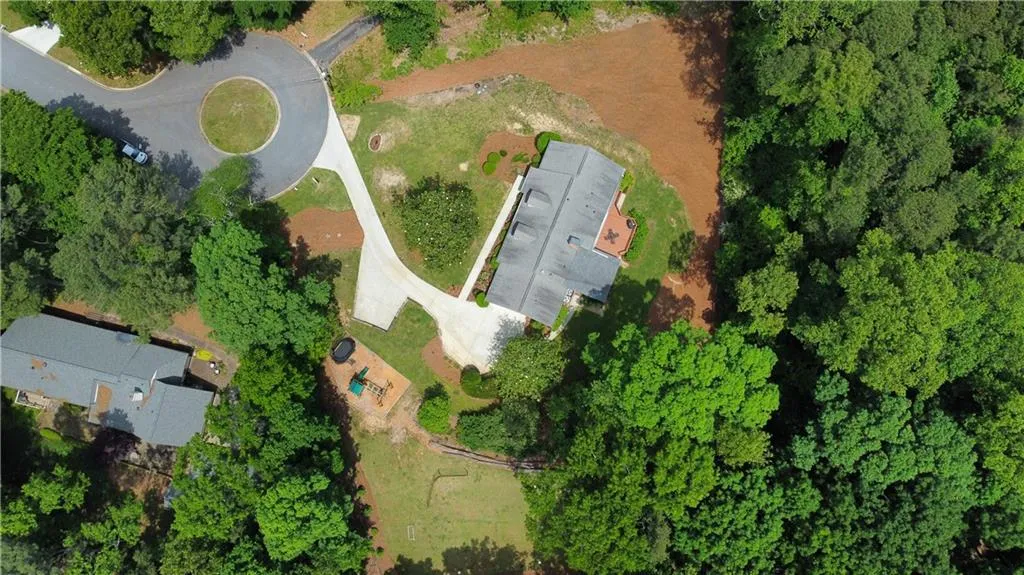 700 Old Post Road, Sandy Springs, Georgia 30328, 6 Bedrooms Bedrooms, ,3 BathroomsBathrooms,Residential,Sold,700 Old Post Road,7037375