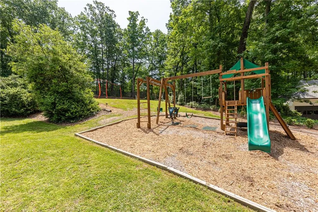 700 Old Post Road, Sandy Springs, Georgia 30328, 6 Bedrooms Bedrooms, ,3 BathroomsBathrooms,Residential,Sold,700 Old Post Road,7037375