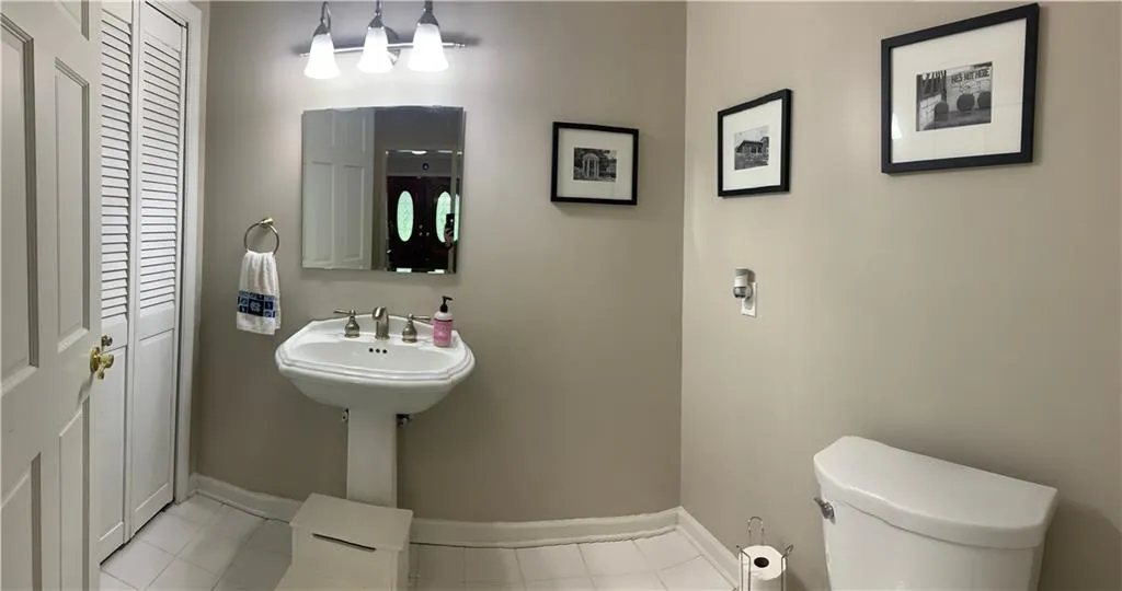 700 Old Post Road, Sandy Springs, Georgia 30328, 6 Bedrooms Bedrooms, ,3 BathroomsBathrooms,Residential,Sold,700 Old Post Road,7037375