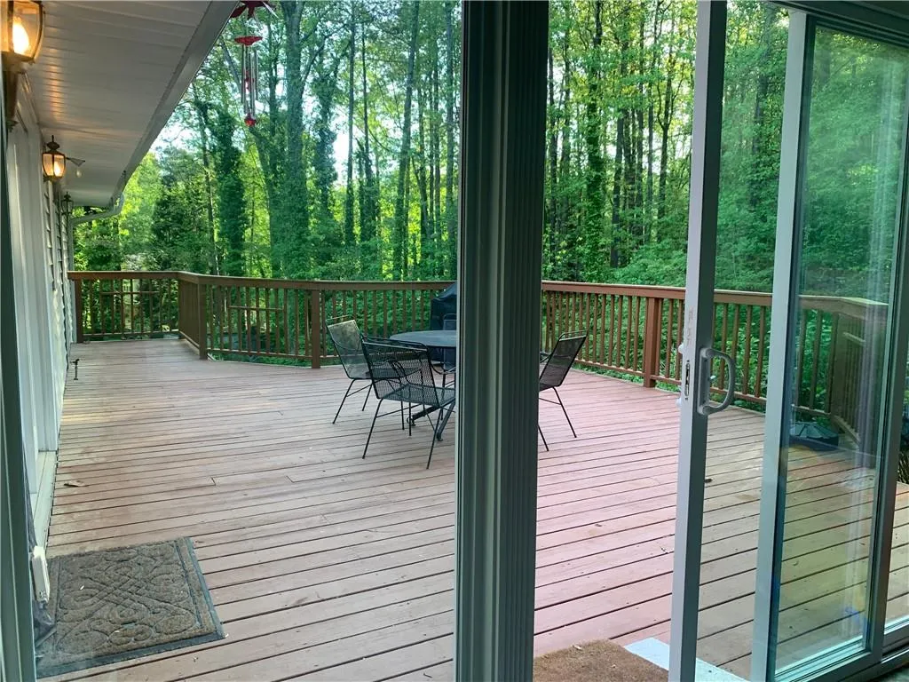 700 Old Post Road, Sandy Springs, Georgia 30328, 6 Bedrooms Bedrooms, ,3 BathroomsBathrooms,Residential,Sold,700 Old Post Road,7037375