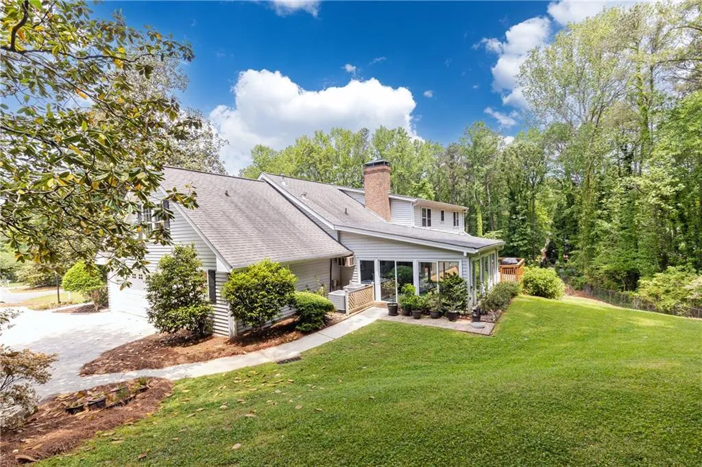 700 Old Post Road, Sandy Springs, Georgia 30328, 6 Bedrooms Bedrooms, ,3 BathroomsBathrooms,Residential,Sold,700 Old Post Road,7037375