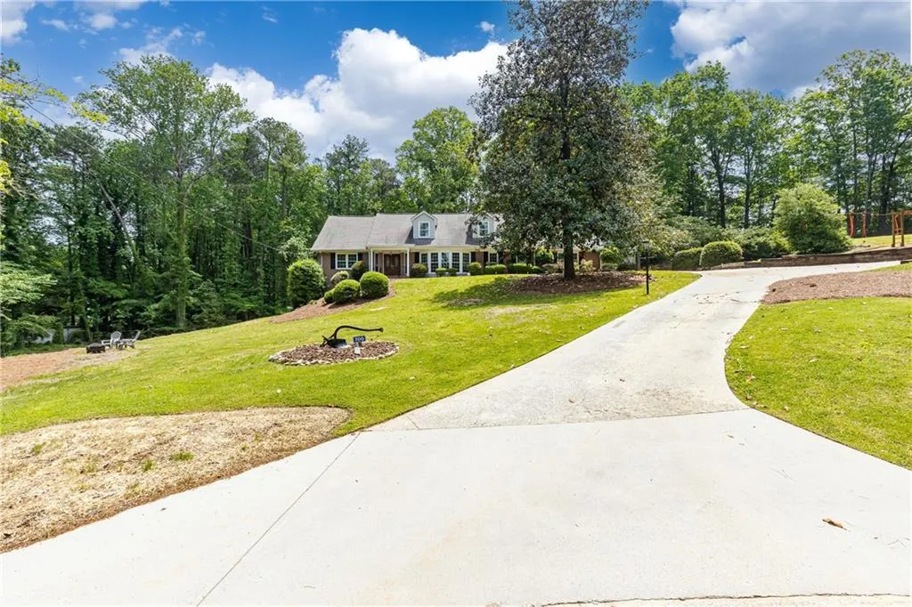 700 Old Post Road, Sandy Springs, Georgia 30328, 6 Bedrooms Bedrooms, ,3 BathroomsBathrooms,Residential,Sold,700 Old Post Road,7037375