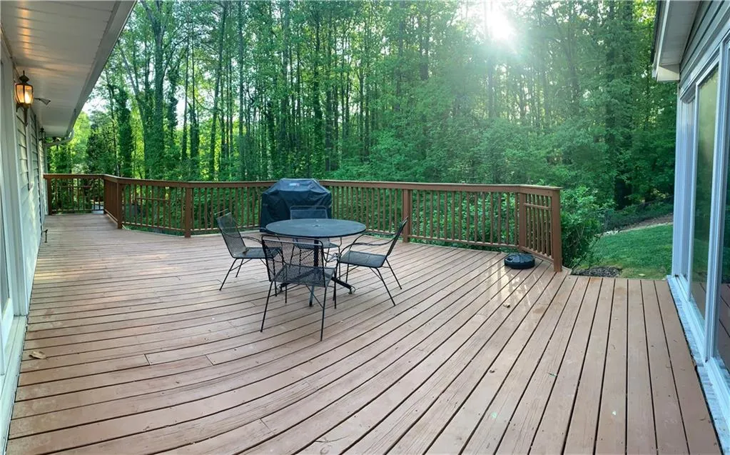 700 Old Post Road, Sandy Springs, Georgia 30328, 6 Bedrooms Bedrooms, ,3 BathroomsBathrooms,Residential,Sold,700 Old Post Road,7037375