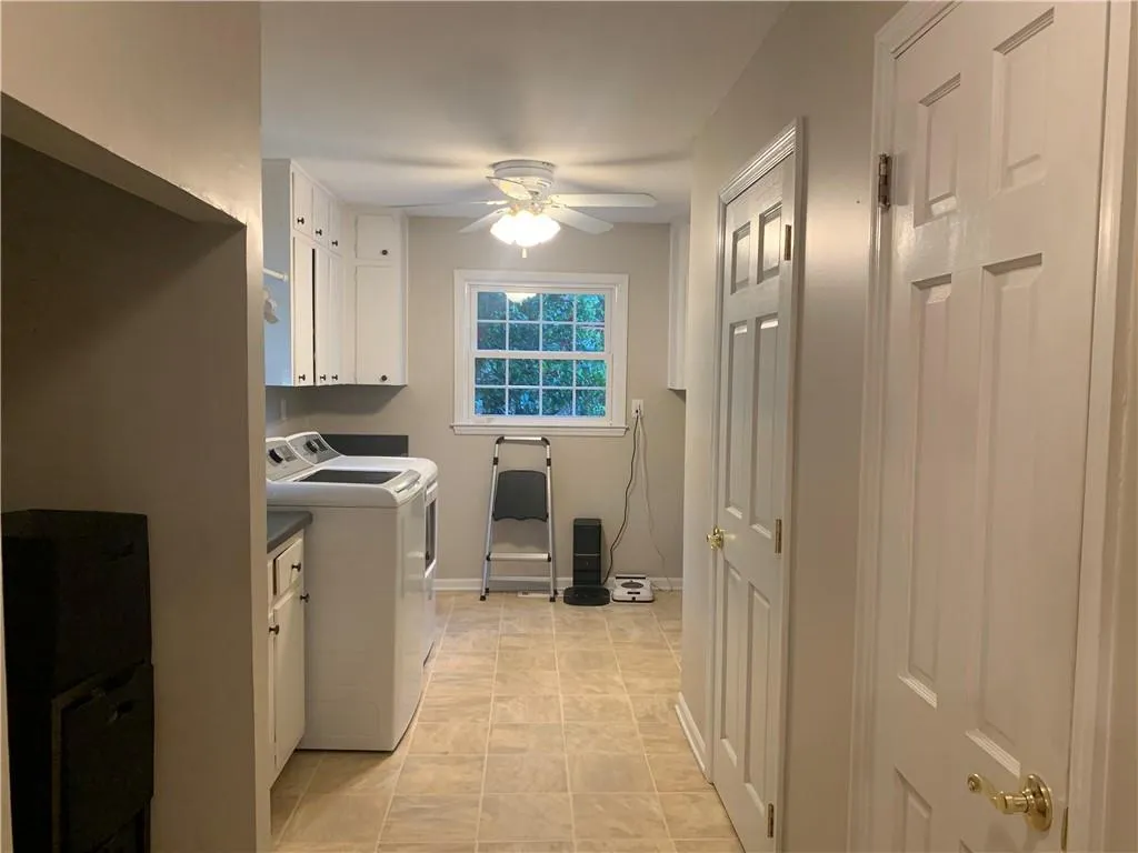 700 Old Post Road, Sandy Springs, Georgia 30328, 6 Bedrooms Bedrooms, ,3 BathroomsBathrooms,Residential,Sold,700 Old Post Road,7037375