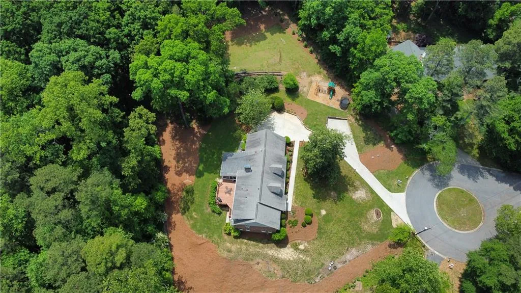 700 Old Post Road, Sandy Springs, Georgia 30328, 6 Bedrooms Bedrooms, ,3 BathroomsBathrooms,Residential,Sold,700 Old Post Road,7037375