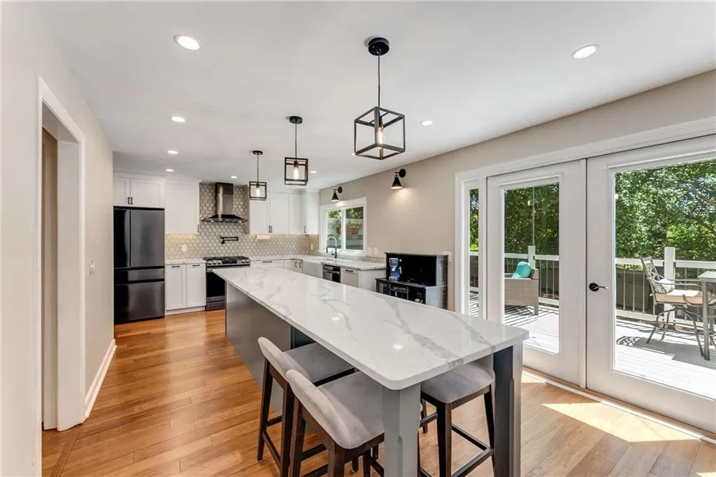 2356 Defoors Ferry Road Nw, Atlanta, Georgia 30318, 4 Bedrooms Bedrooms, ,3 BathroomsBathrooms,Residential,Sold,2356 Defoors Ferry Road Nw,7584587