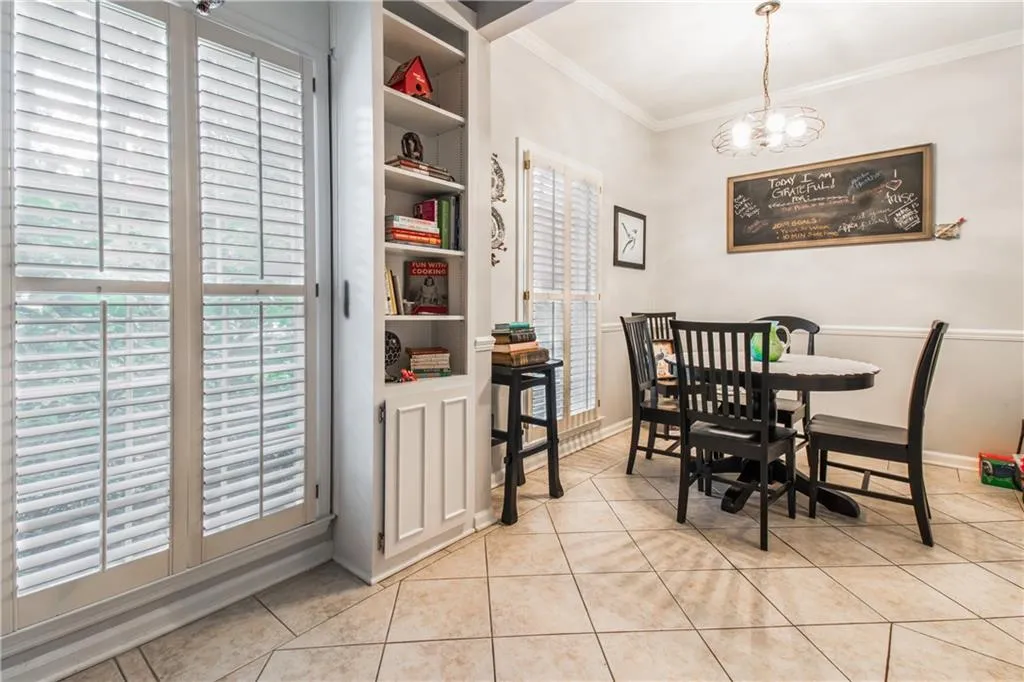 5247 Glenridge Drive, Atlanta, Georgia 30342, 3 Bedrooms Bedrooms, ,2 BathroomsBathrooms,Residential,Sold,5247 Glenridge Drive,6579188