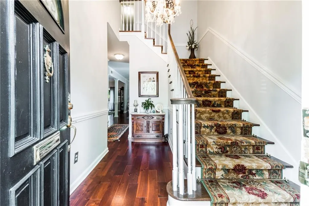 5247 Glenridge Drive, Atlanta, Georgia 30342, 3 Bedrooms Bedrooms, ,2 BathroomsBathrooms,Residential,Sold,5247 Glenridge Drive,6579188
