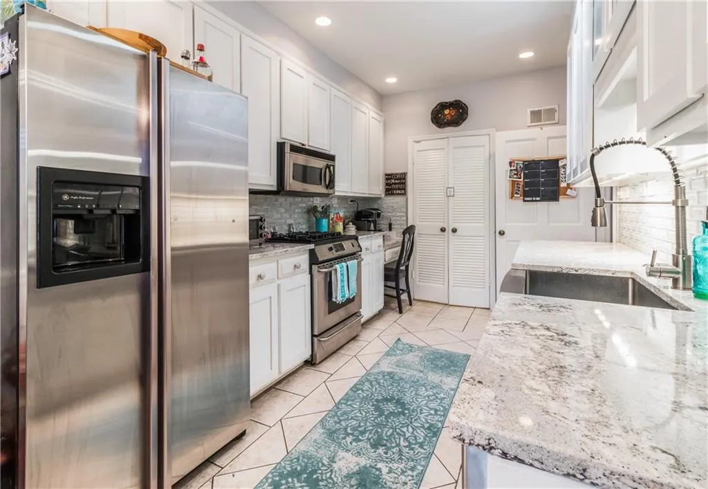 5247 Glenridge Drive, Atlanta, Georgia 30342, 3 Bedrooms Bedrooms, ,2 BathroomsBathrooms,Residential,Sold,5247 Glenridge Drive,6579188