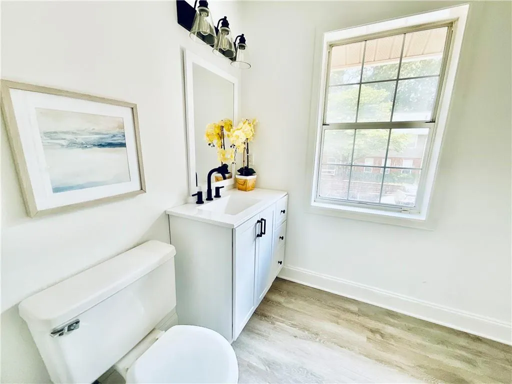 7750 Roswell Road Unit 4c, Sandy Springs, Georgia 30350, 3 Bedrooms Bedrooms, ,2 BathroomsBathrooms,Residential,Sold,7750 Roswell Road Unit 4c,7094082