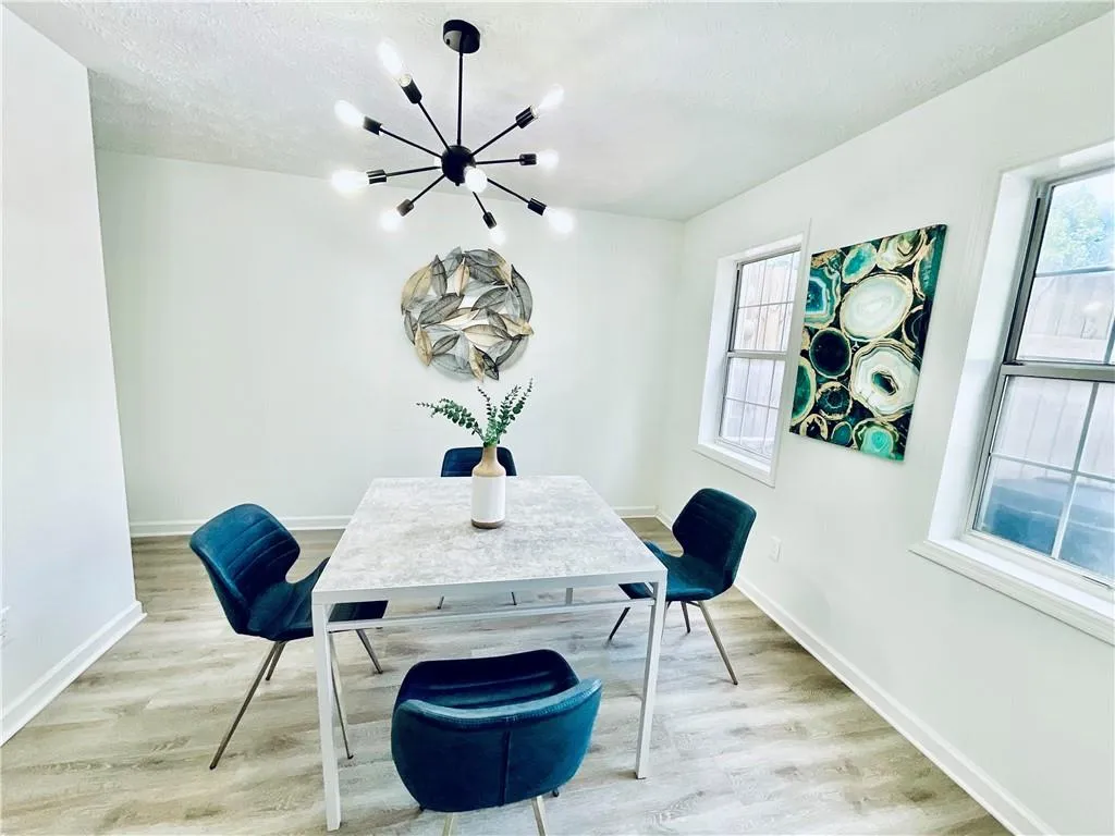 7750 Roswell Road Unit 4c, Sandy Springs, Georgia 30350, 3 Bedrooms Bedrooms, ,2 BathroomsBathrooms,Residential,Sold,7750 Roswell Road Unit 4c,7094082