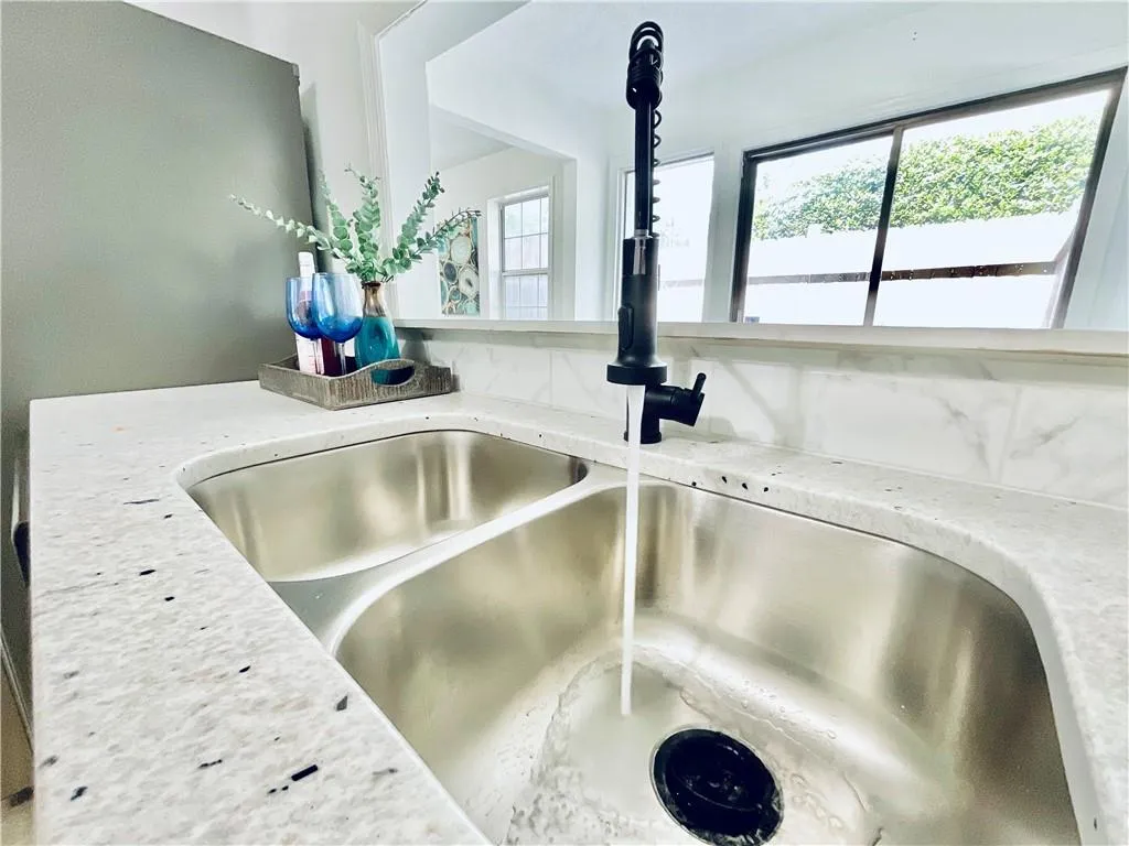 7750 Roswell Road Unit 4c, Sandy Springs, Georgia 30350, 3 Bedrooms Bedrooms, ,2 BathroomsBathrooms,Residential,Sold,7750 Roswell Road Unit 4c,7094082