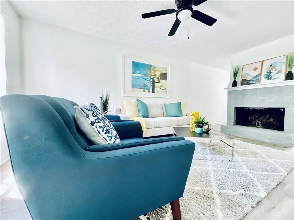 7750 Roswell Road Unit 4c, Sandy Springs, Georgia 30350, 3 Bedrooms Bedrooms, ,2 BathroomsBathrooms,Residential,Sold,7750 Roswell Road Unit 4c,7094082