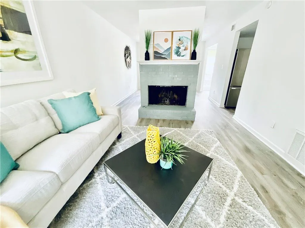 7750 Roswell Road Unit 4c, Sandy Springs, Georgia 30350, 3 Bedrooms Bedrooms, ,2 BathroomsBathrooms,Residential,Sold,7750 Roswell Road Unit 4c,7094082