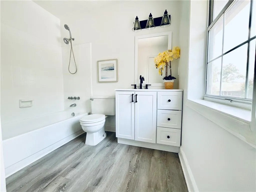 7750 Roswell Road Unit 4c, Sandy Springs, Georgia 30350, 3 Bedrooms Bedrooms, ,2 BathroomsBathrooms,Residential,Sold,7750 Roswell Road Unit 4c,7094082