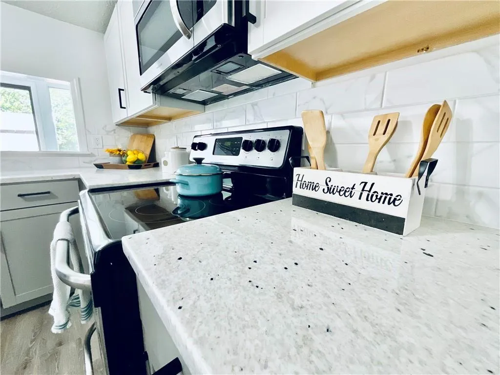 7750 Roswell Road Unit 4c, Sandy Springs, Georgia 30350, 3 Bedrooms Bedrooms, ,2 BathroomsBathrooms,Residential,Sold,7750 Roswell Road Unit 4c,7094082