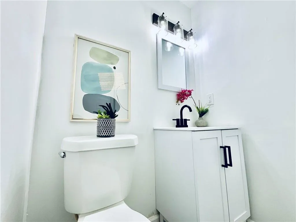 7750 Roswell Road Unit 4c, Sandy Springs, Georgia 30350, 3 Bedrooms Bedrooms, ,2 BathroomsBathrooms,Residential,Sold,7750 Roswell Road Unit 4c,7094082