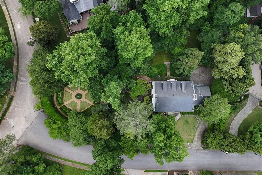 2 W Muscogee Avenue Nw, Atlanta, Georgia 30305, 4 Bedrooms Bedrooms, ,5 BathroomsBathrooms,Residential,For Sale,2 W Muscogee Avenue Nw,7587033