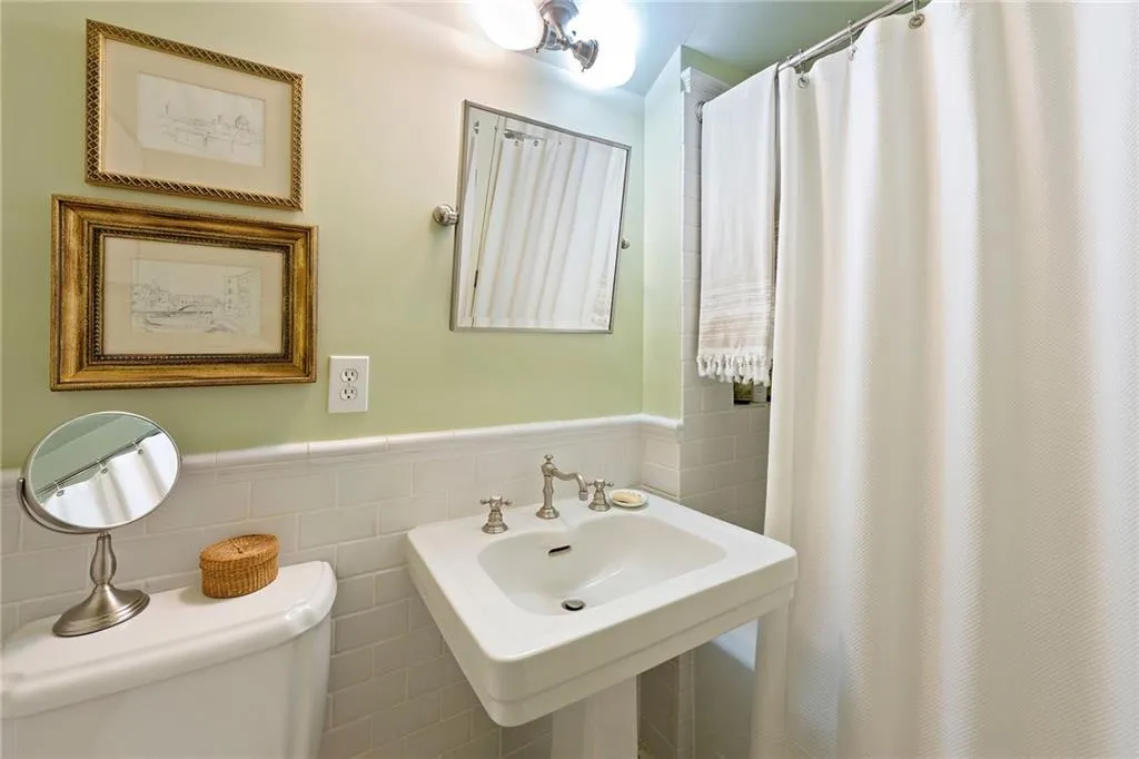 2 W Muscogee Avenue Nw, Atlanta, Georgia 30305, 4 Bedrooms Bedrooms, ,5 BathroomsBathrooms,Residential,For Sale,2 W Muscogee Avenue Nw,7587033