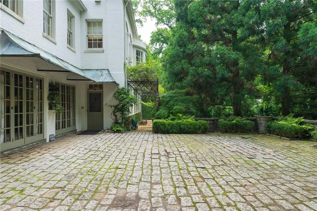 2 W Muscogee Avenue Nw, Atlanta, Georgia 30305, 4 Bedrooms Bedrooms, ,5 BathroomsBathrooms,Residential,For Sale,2 W Muscogee Avenue Nw,7587033