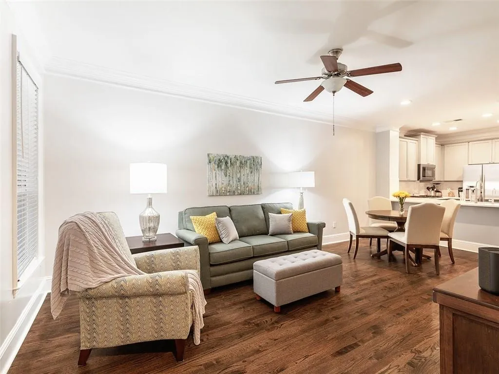 1119 Glenridge Place, Sandy Springs, Georgia 30342, 1 Bedroom Bedrooms, ,1 BathroomBathrooms,Residential,Sold,1119 Glenridge Place,6965826