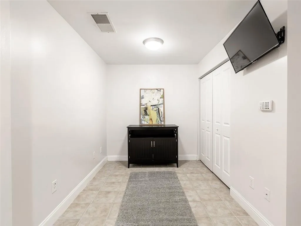 1119 Glenridge Place, Sandy Springs, Georgia 30342, 1 Bedroom Bedrooms, ,1 BathroomBathrooms,Residential,Sold,1119 Glenridge Place,6965826