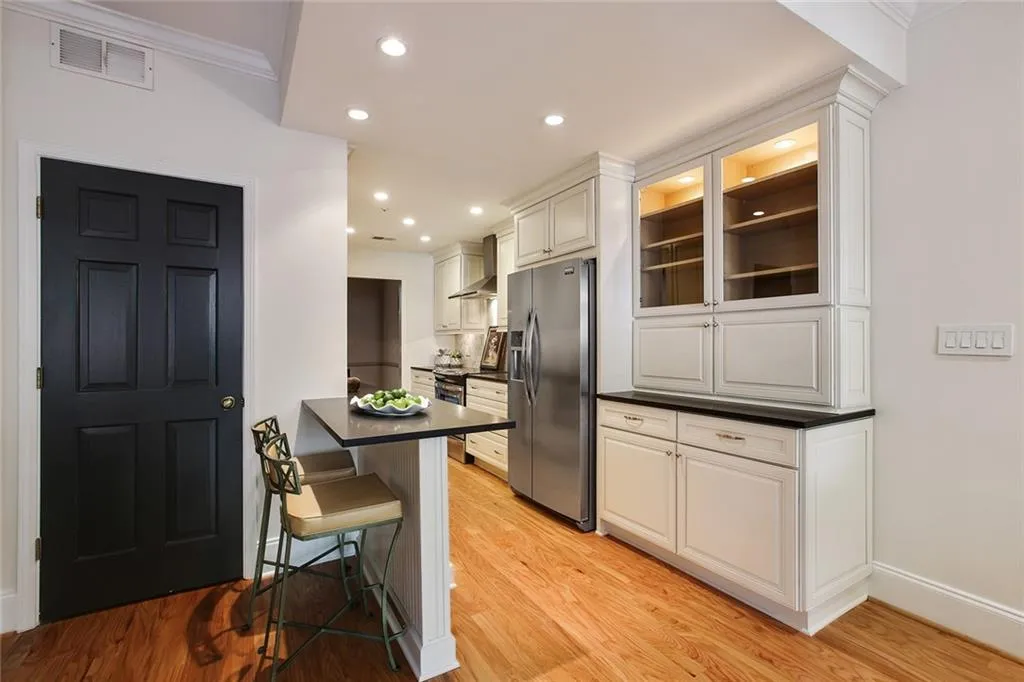 56 Willow Glen Ne, Atlanta, Georgia 30342, 3 Bedrooms Bedrooms, ,2 BathroomsBathrooms,Residential,Sold,56 Willow Glen Ne,6536555