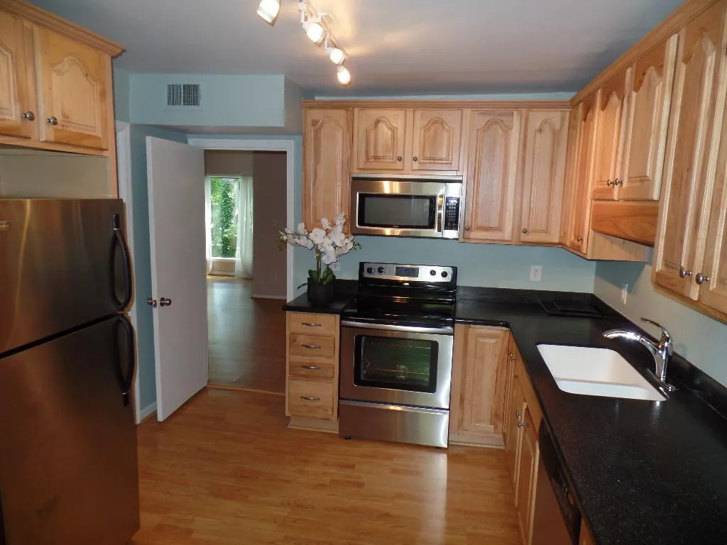 13 Forrest Place Unit 13, Sandy Springs, Georgia 30328, 3 Bedrooms Bedrooms, ,3 BathroomsBathrooms,Residential,Sold,13 Forrest Place Unit 13,5583026