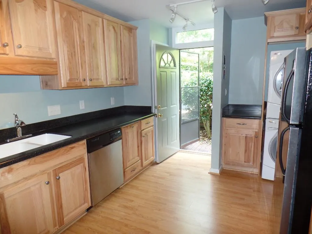 13 Forrest Place Unit 13, Sandy Springs, Georgia 30328, 3 Bedrooms Bedrooms, ,3 BathroomsBathrooms,Residential,Sold,13 Forrest Place Unit 13,5583026