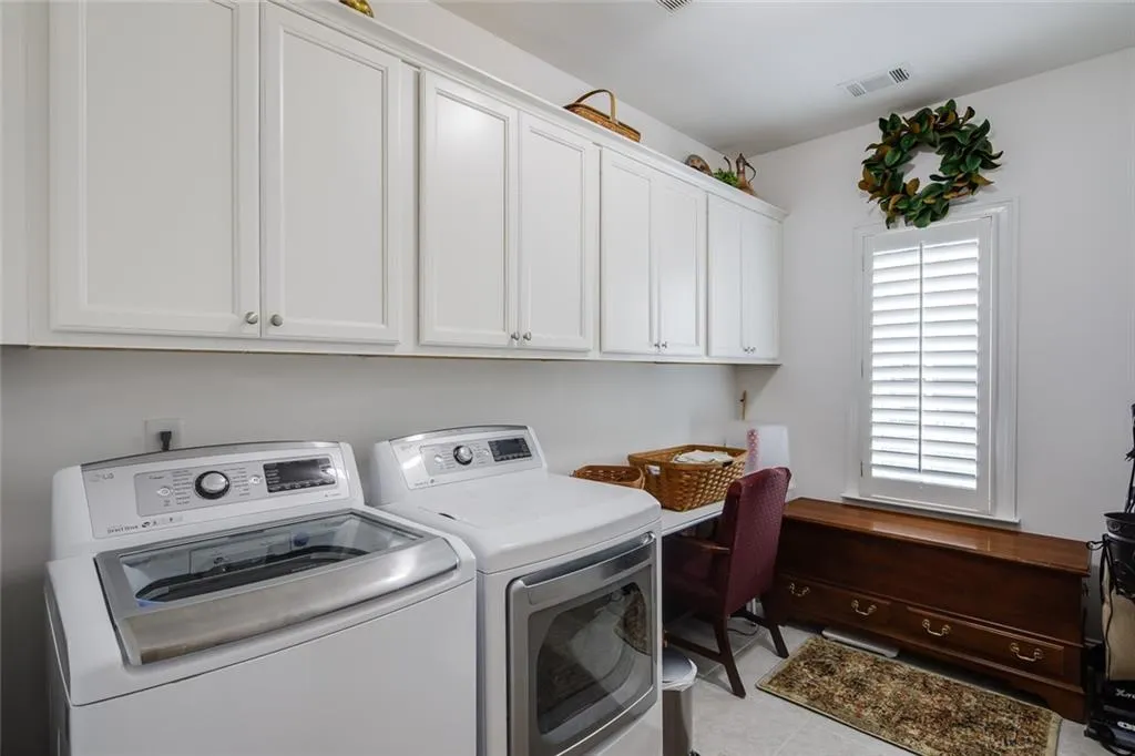 6500 Aria Village Drive, Sandy Springs, Georgia 30328, 3 Bedrooms Bedrooms, ,3 BathroomsBathrooms,Residential,Sold,6500 Aria Village Drive,6947873