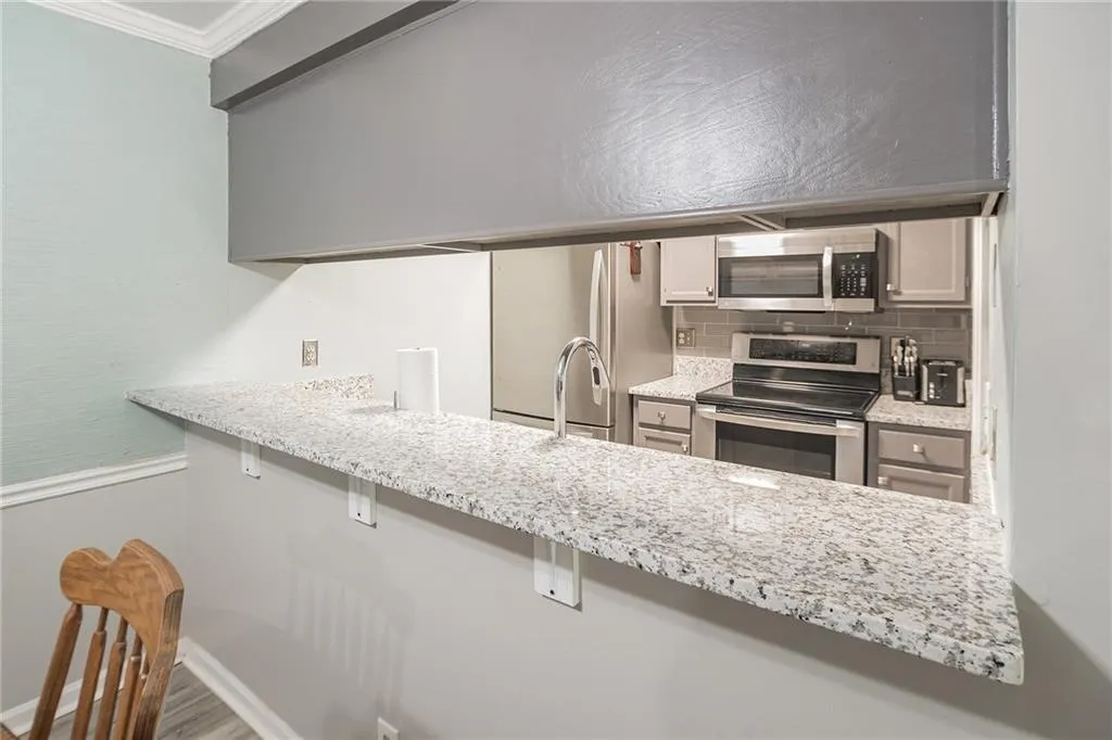 710 Barrington Hills Drive, Sandy Springs, Georgia 30350, 2 Bedrooms Bedrooms, ,2 BathroomsBathrooms,Residential,Sold,710 Barrington Hills Drive,7037774