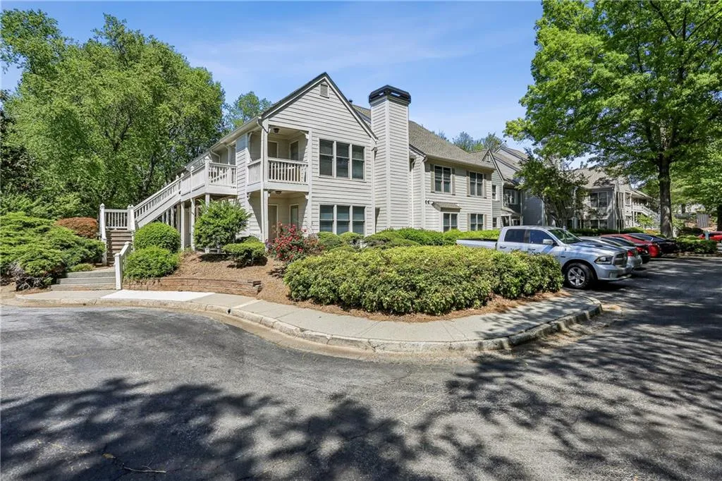 908 Hollyfax Circle, Sandy Springs, Georgia 30328, 2 Bedrooms Bedrooms, ,2 BathroomsBathrooms,Residential,Sold,908 Hollyfax Circle,7559426