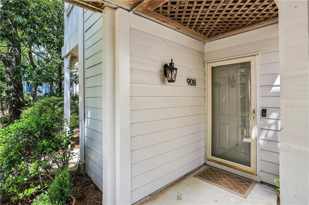 908 Hollyfax Circle, Sandy Springs, Georgia 30328, 2 Bedrooms Bedrooms, ,2 BathroomsBathrooms,Residential,Sold,908 Hollyfax Circle,7559426