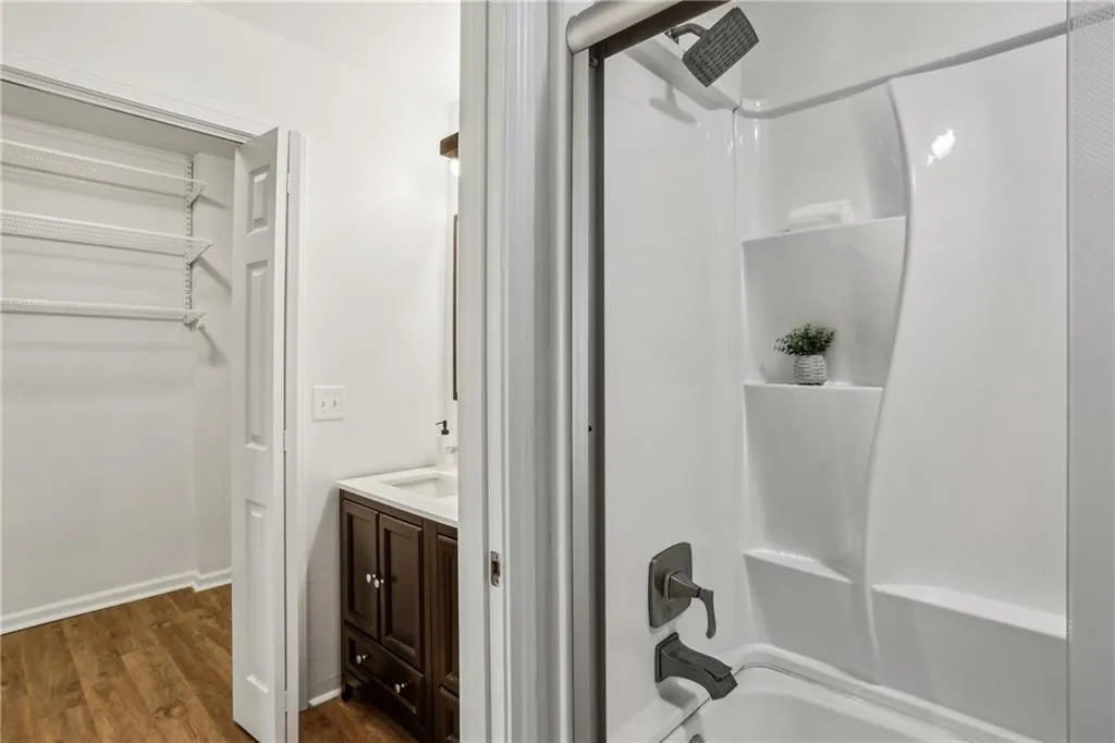 908 Hollyfax Circle, Sandy Springs, Georgia 30328, 2 Bedrooms Bedrooms, ,2 BathroomsBathrooms,Residential,Sold,908 Hollyfax Circle,7559426