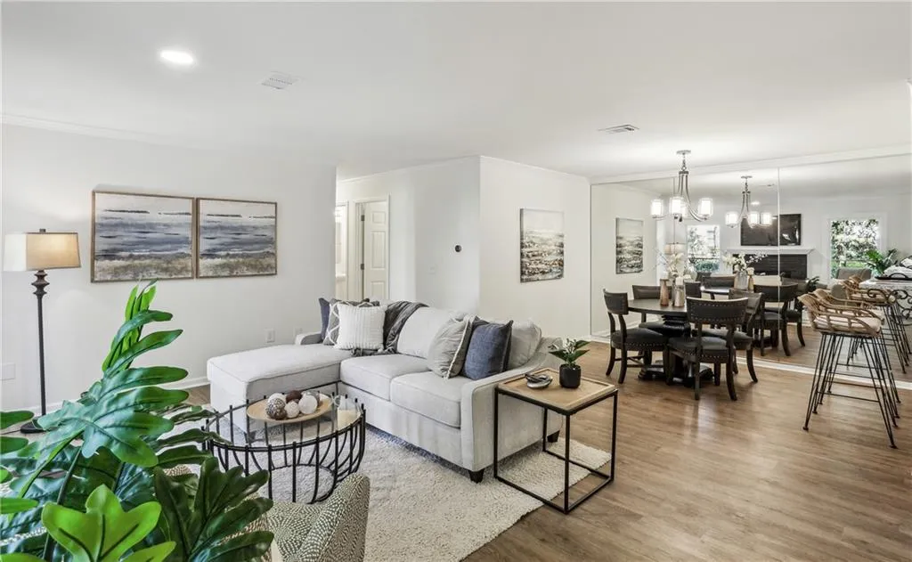 908 Hollyfax Circle, Sandy Springs, Georgia 30328, 2 Bedrooms Bedrooms, ,2 BathroomsBathrooms,Residential,Sold,908 Hollyfax Circle,7559426