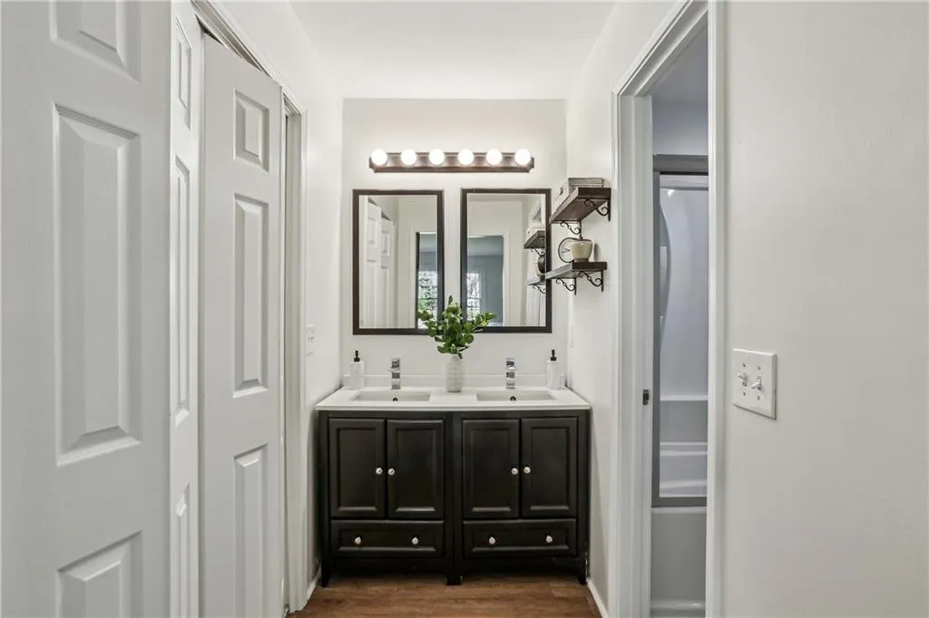 908 Hollyfax Circle, Sandy Springs, Georgia 30328, 2 Bedrooms Bedrooms, ,2 BathroomsBathrooms,Residential,Sold,908 Hollyfax Circle,7559426