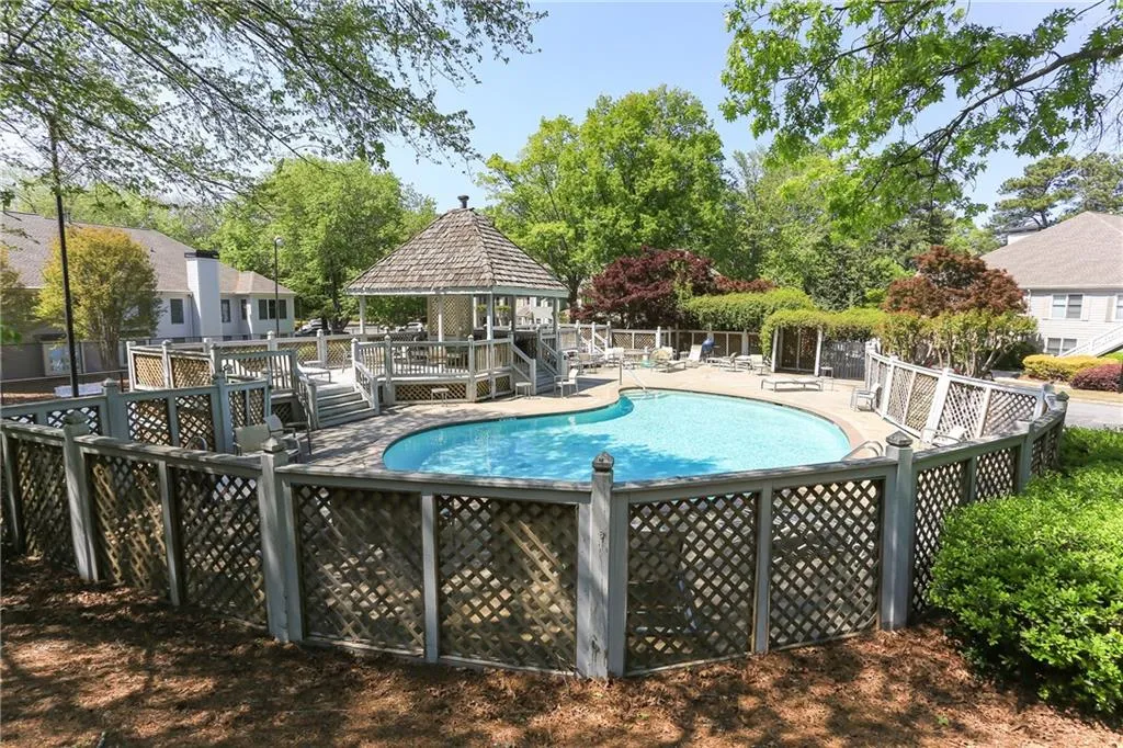 908 Hollyfax Circle, Sandy Springs, Georgia 30328, 2 Bedrooms Bedrooms, ,2 BathroomsBathrooms,Residential,Sold,908 Hollyfax Circle,7559426