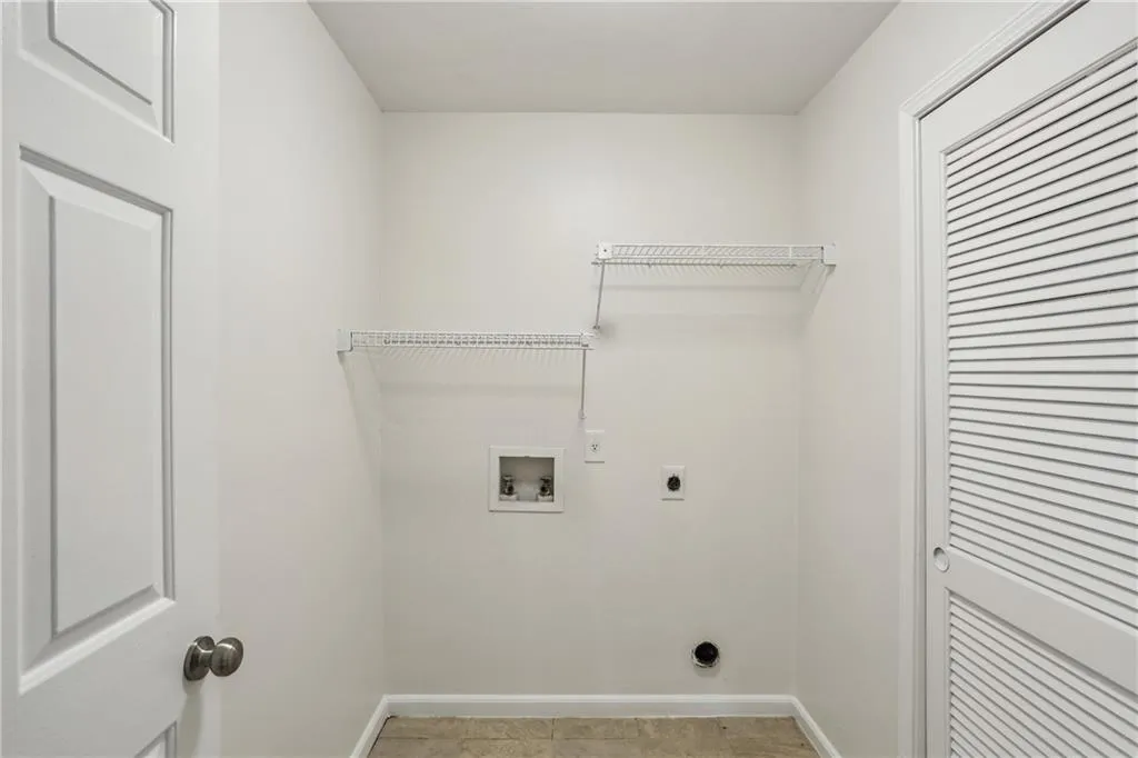 908 Hollyfax Circle, Sandy Springs, Georgia 30328, 2 Bedrooms Bedrooms, ,2 BathroomsBathrooms,Residential,Sold,908 Hollyfax Circle,7559426