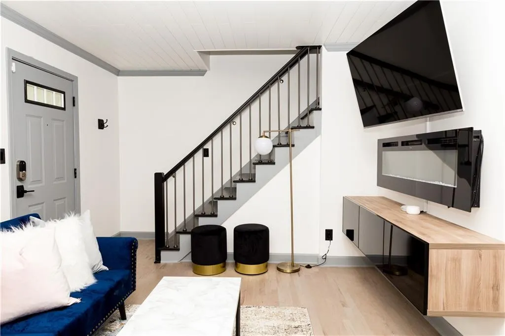 6940 Roswell Road Unit 18b, Atlanta, Georgia 30328, 1 Bedroom Bedrooms, ,1 BathroomBathrooms,Residential,Sold,6940 Roswell Road Unit 18b,6575242