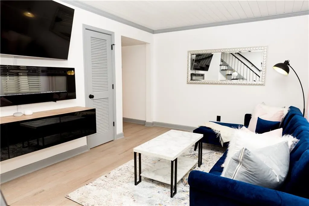 6940 Roswell Road Unit 18b, Atlanta, Georgia 30328, 1 Bedroom Bedrooms, ,1 BathroomBathrooms,Residential,Sold,6940 Roswell Road Unit 18b,6575242