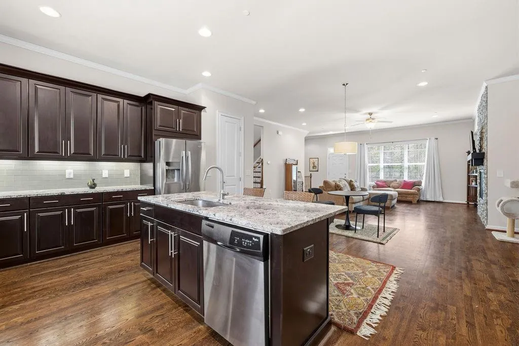 917 Dumaine Trace, Atlanta, Georgia 30328, 3 Bedrooms Bedrooms, ,3 BathroomsBathrooms,Residential,For Sale,917 Dumaine Trace,7746643